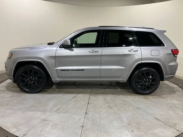 
 2020 Jeep Grand Cherokee Altitude full									