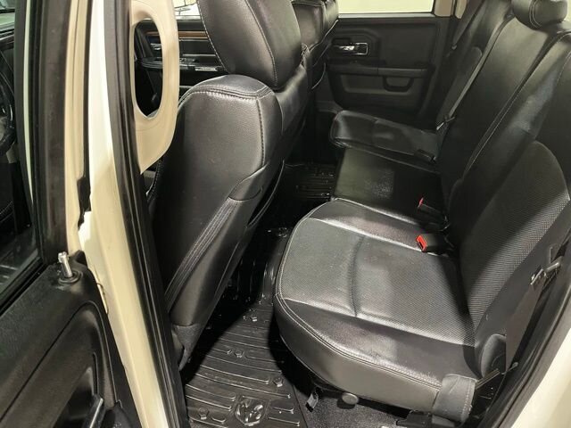 
 2016 RAM 1500 Laramie full									