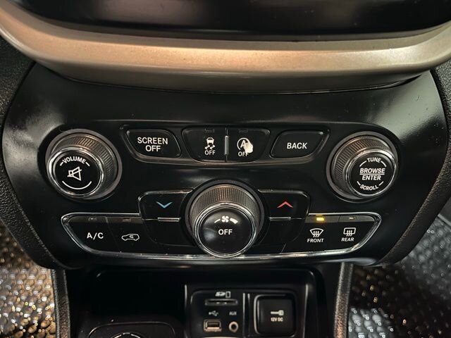 
 2017 Jeep Cherokee Latitude full									