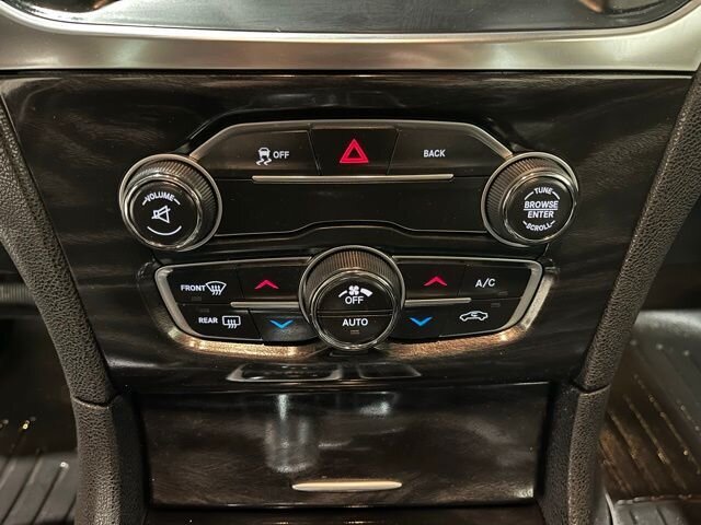 
 2016 Chrysler 300 Series Limited full									