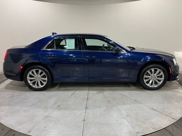 
 2016 Chrysler 300 Series Limited full									