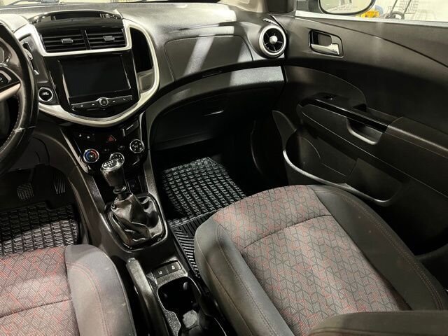 
 2018 Chevrolet Sonic LT Manual full									