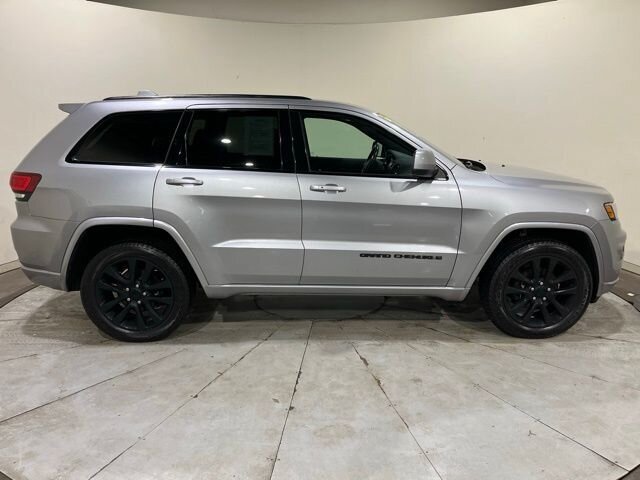 
 2020 Jeep Grand Cherokee Altitude full									