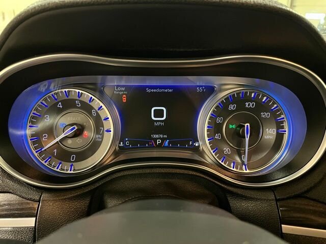 
 2016 Chrysler 300 Series Limited full									