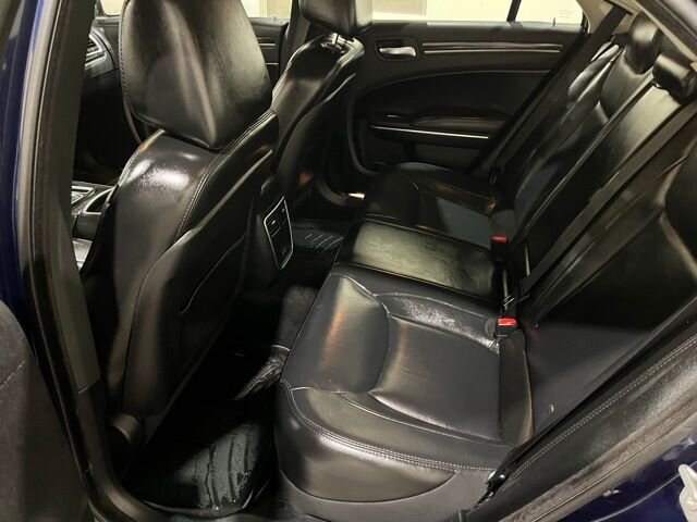 
 2016 Chrysler 300 Series Limited full									