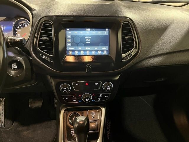 
 2020 Jeep Compass Latitude full									