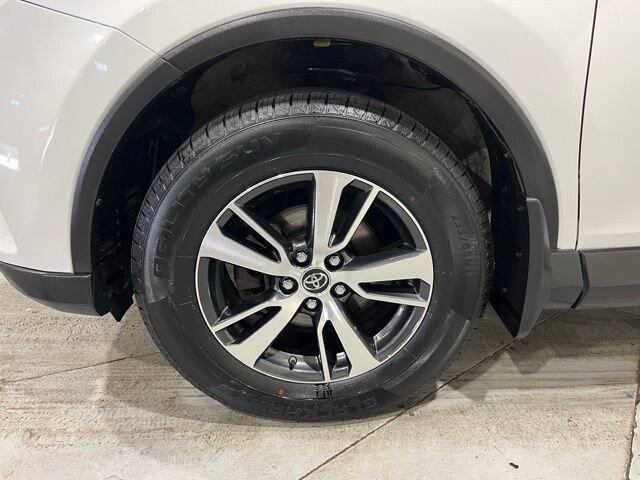 
 2017 Toyota RAV4 XLE full									