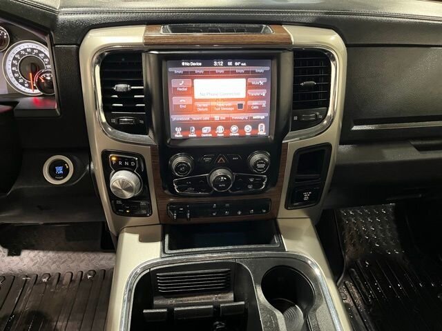 
 2016 RAM 1500 Laramie full									