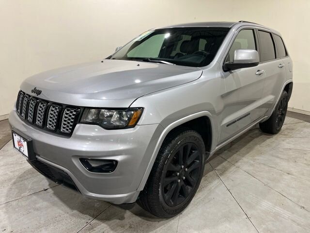 
 2020 Jeep Grand Cherokee Altitude full									