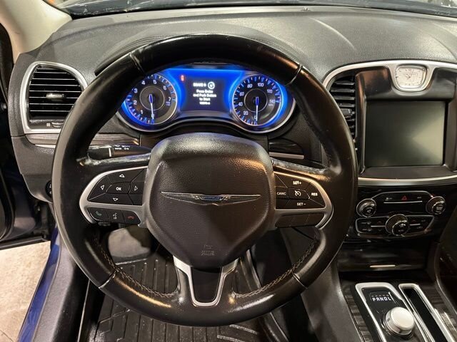 
 2016 Chrysler 300 Series Limited full									