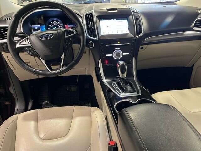 
 2017 Ford Edge Titanium full									