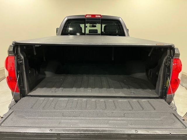 
 2016 Toyota Tundra SR5 full									