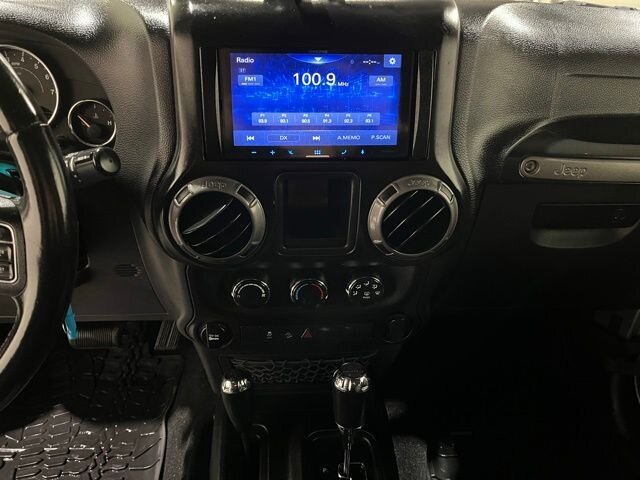 
 2017 Jeep Wrangler Willys Wheeler full									