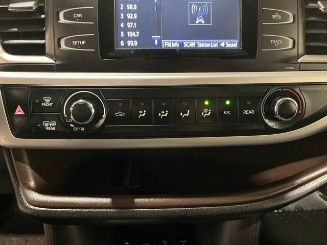 
 2018 Toyota Highlander LE full									