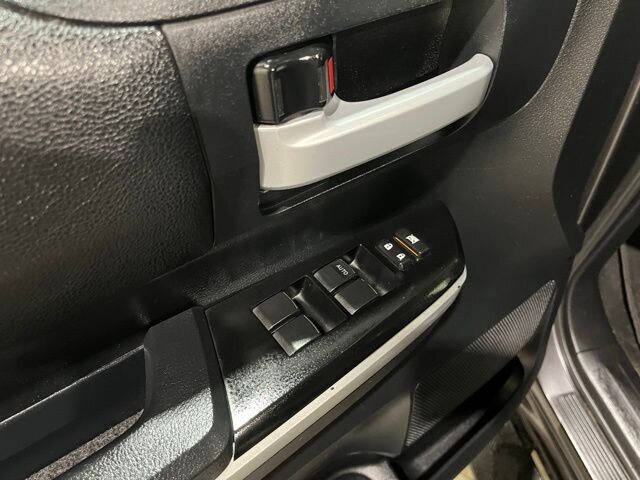 
 2016 Toyota Tundra SR5 full									