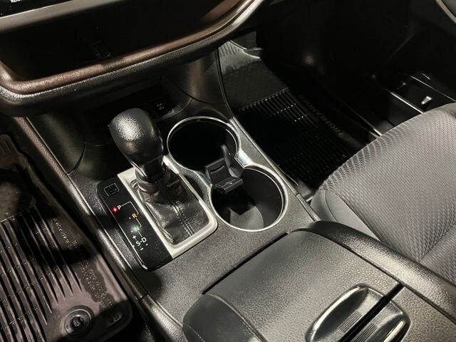 
 2018 Toyota Highlander LE full									