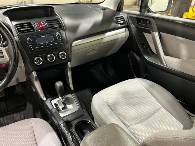 
 2014 Subaru Forester 2.5i Premium full									