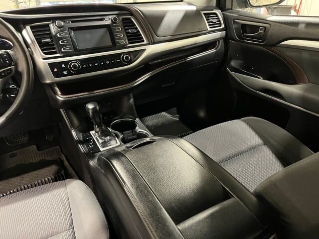 
 2018 Toyota Highlander LE full									
