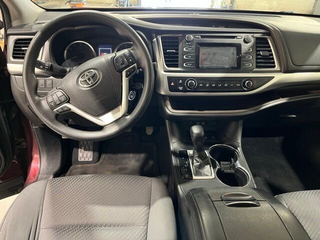 
 2018 Toyota Highlander LE full									