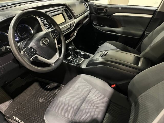 
 2018 Toyota Highlander LE full									