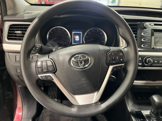 
 2018 Toyota Highlander LE full									
