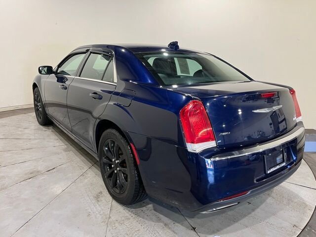 
 2016 Chrysler 300 Series Limited full									