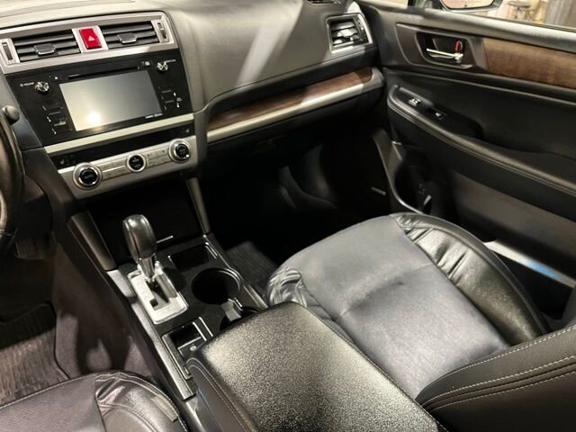 
 2016 Subaru Outback 2.5i Limited full									