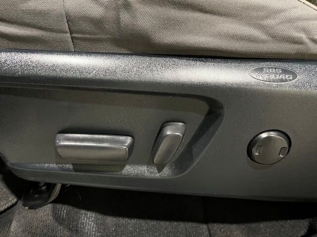 
 2016 Toyota Tundra SR5 full									