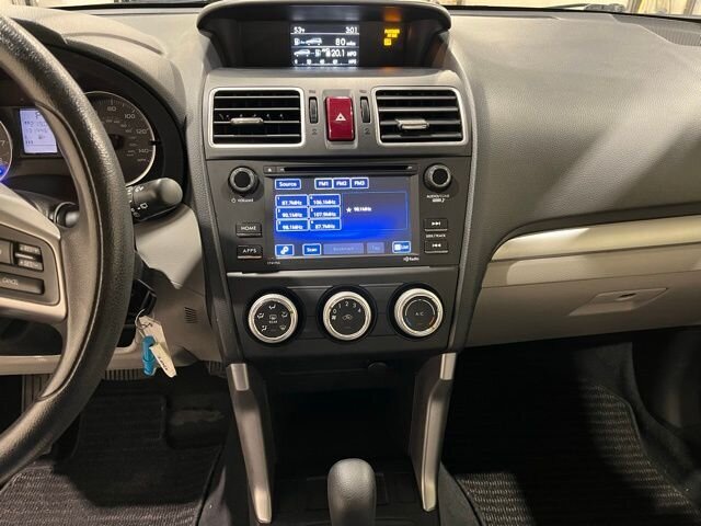 
 2016 Subaru Forester 2.5i full									