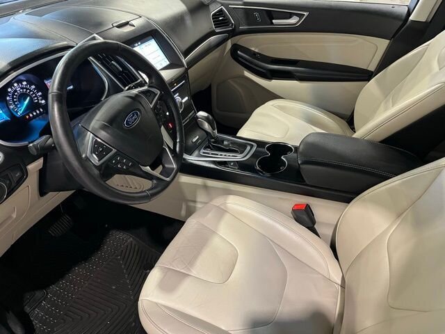 
 2017 Ford Edge Titanium full									