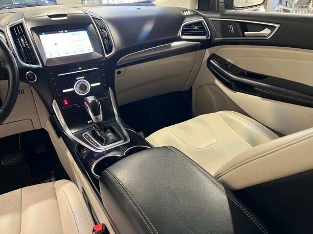 
 2017 Ford Edge Titanium full									