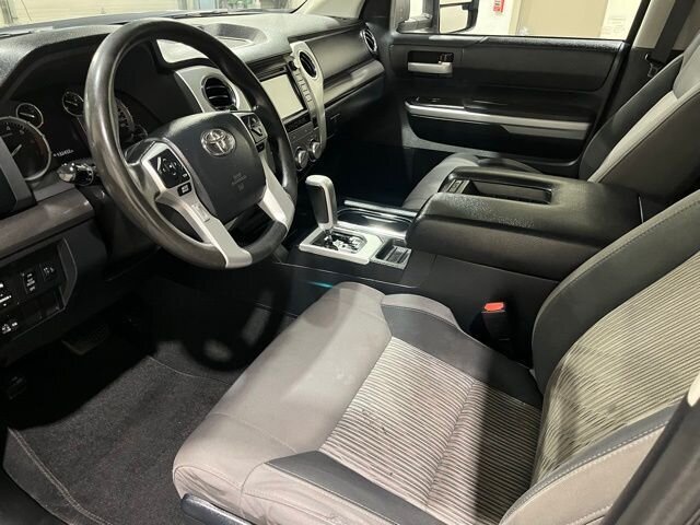 
 2016 Toyota Tundra SR5 full									