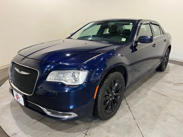 
 2016 Chrysler 300 Series Limited full									