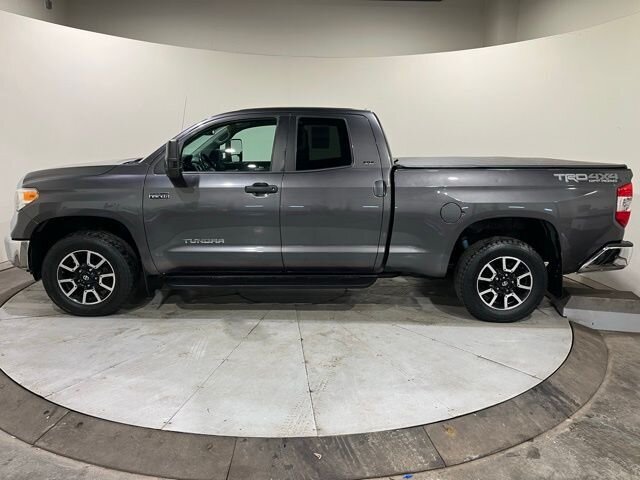 
 2016 Toyota Tundra SR5 full									