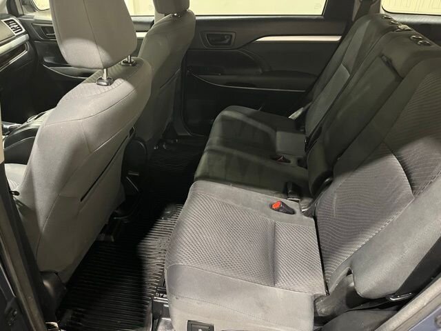 
 2018 Toyota Highlander LE full									