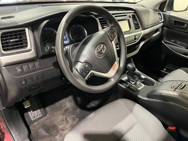 
 2018 Toyota Highlander LE full									