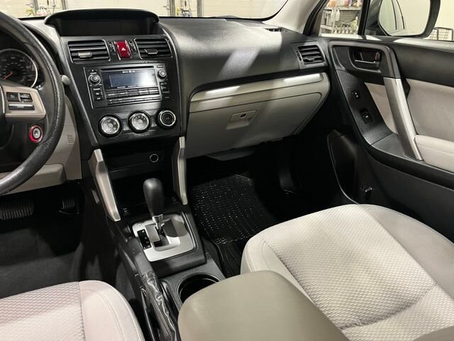 
 2014 Subaru Forester 2.5i Premium full									