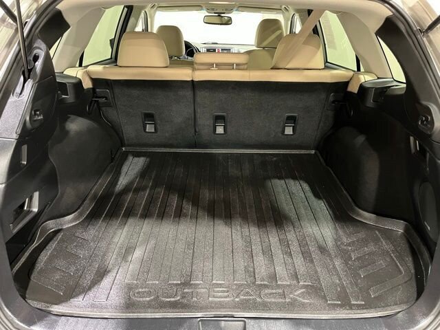 
 2016 Subaru Outback 2.5i Limited full									