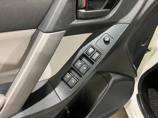 
 2016 Subaru Forester 2.5i full									