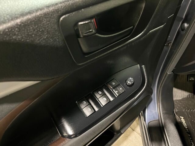 
 2018 Toyota Highlander LE full									