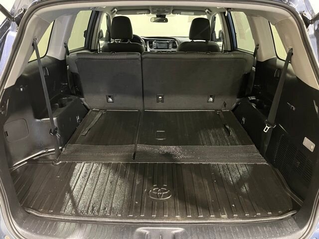 
 2018 Toyota Highlander LE full									