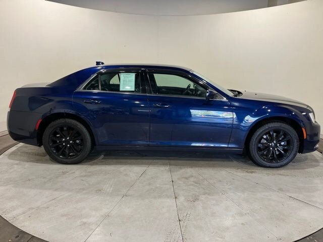 
 2016 Chrysler 300 Series Limited full									