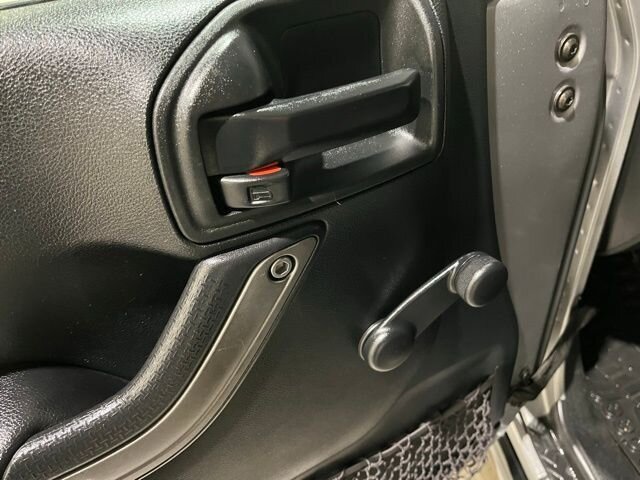 
 2017 Jeep Wrangler Willys Wheeler full									