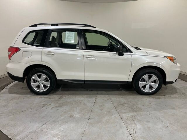 
 2016 Subaru Forester 2.5i full									