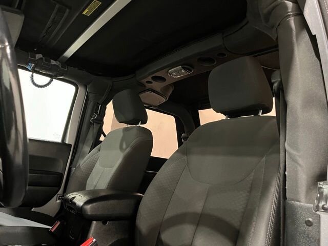 
 2017 Jeep Wrangler Willys Wheeler full									