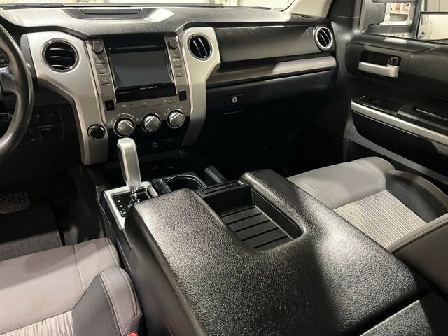 
 2016 Toyota Tundra SR5 full									