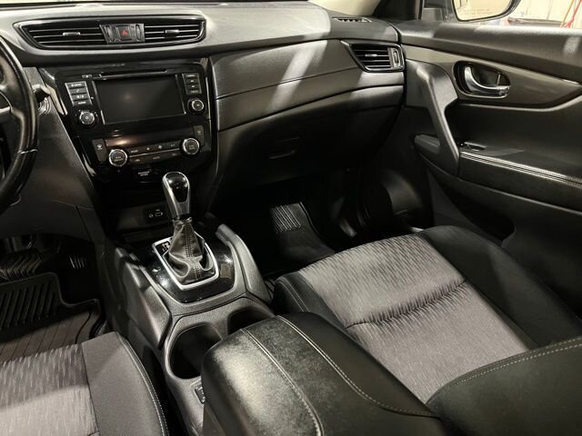 
 2020 Nissan Rogue SV full									