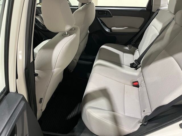 
 2016 Subaru Forester 2.5i full									