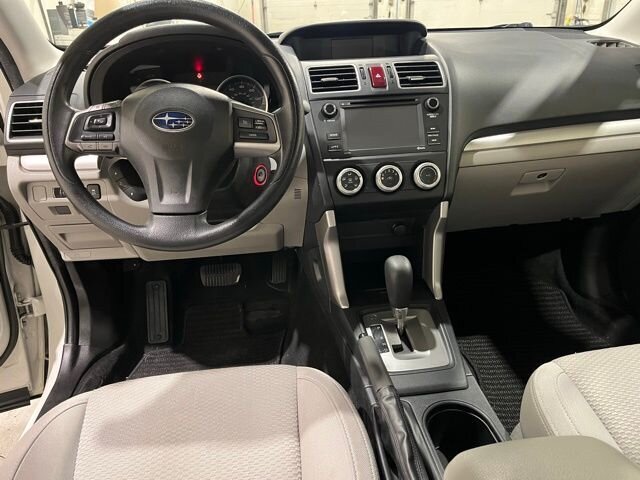 
 2016 Subaru Forester 2.5i full									