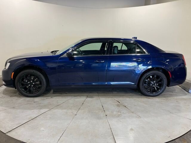 
 2016 Chrysler 300 Series Limited full									